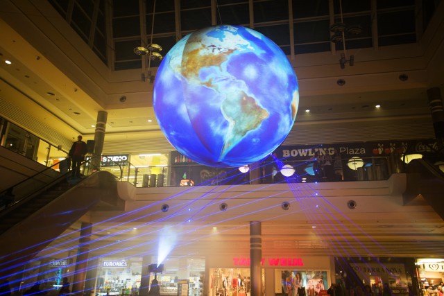 Balloon Sphere Projection – Plzeň Plaza (Pilsen)